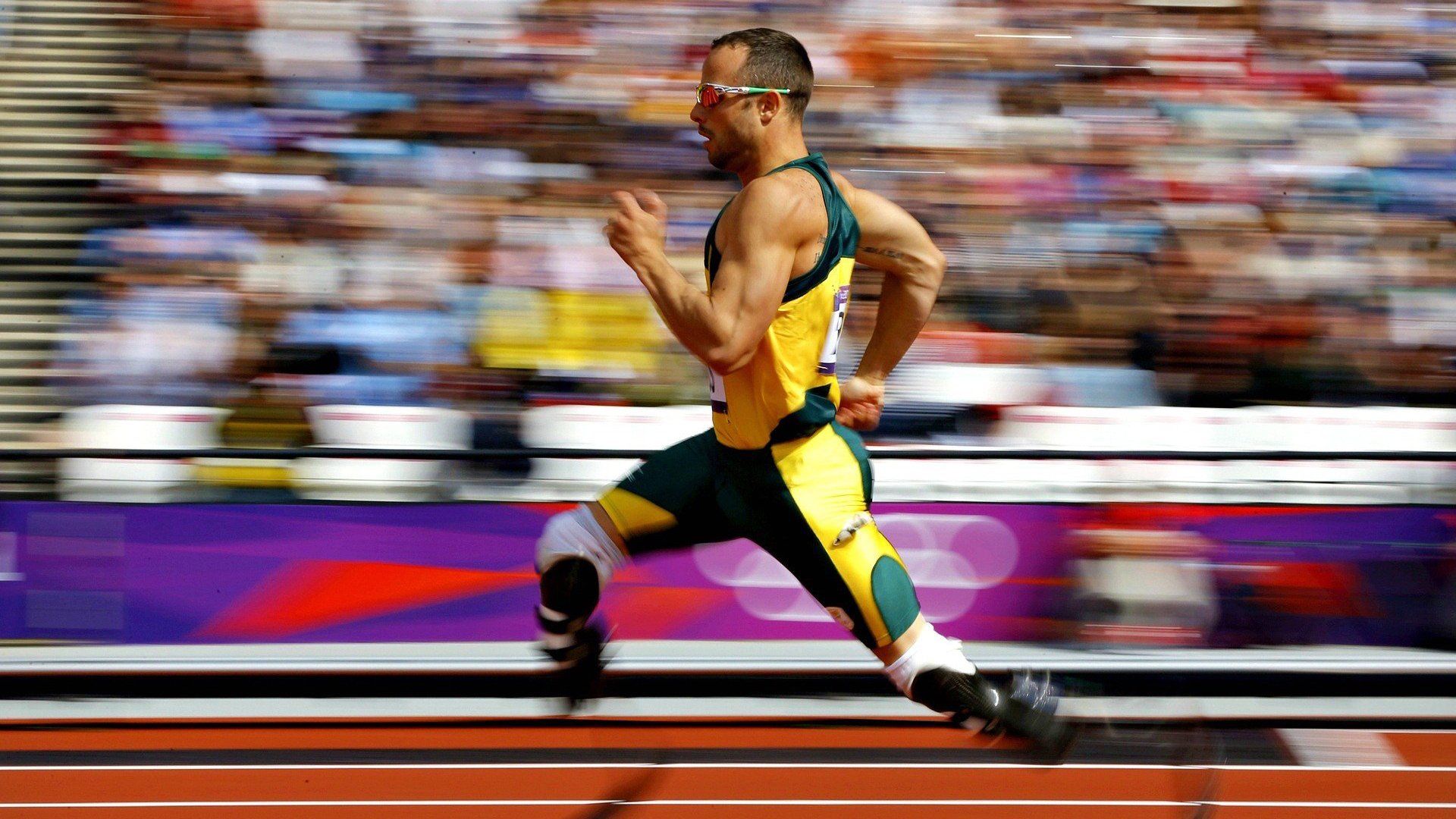 短跑新星闪耀全国锦标赛,破纪录表现引爆赛场