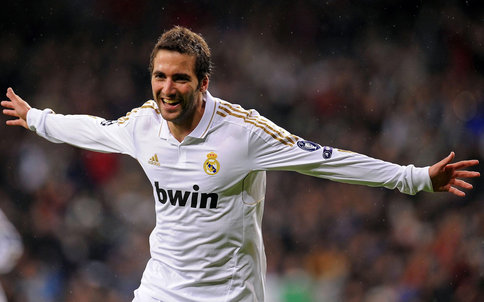 转会市场风云再起,豪门争抢新星,天价合约重塑足坛格局