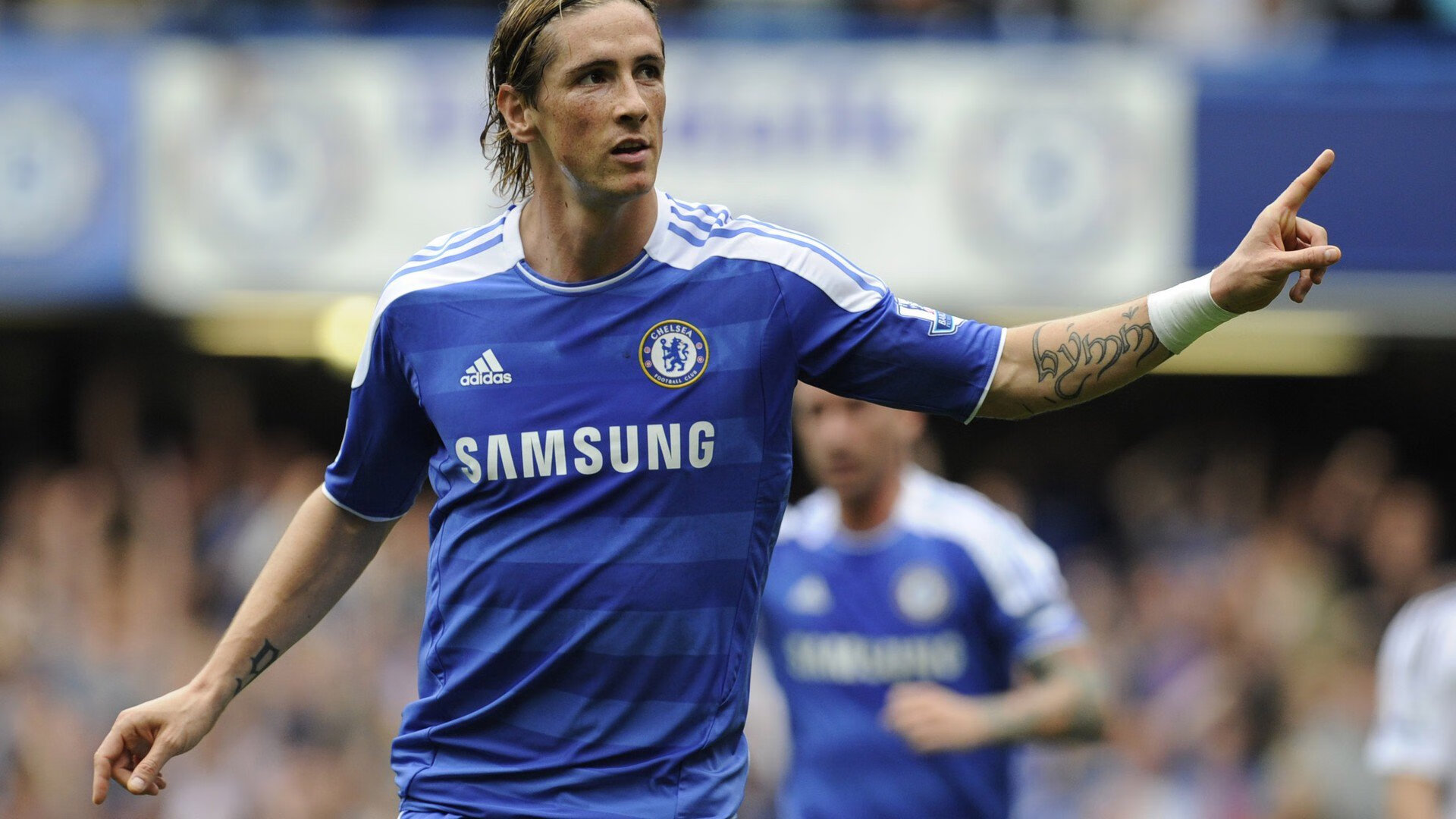 国际帆船赛激战正酣 顶尖选手逐浪争锋